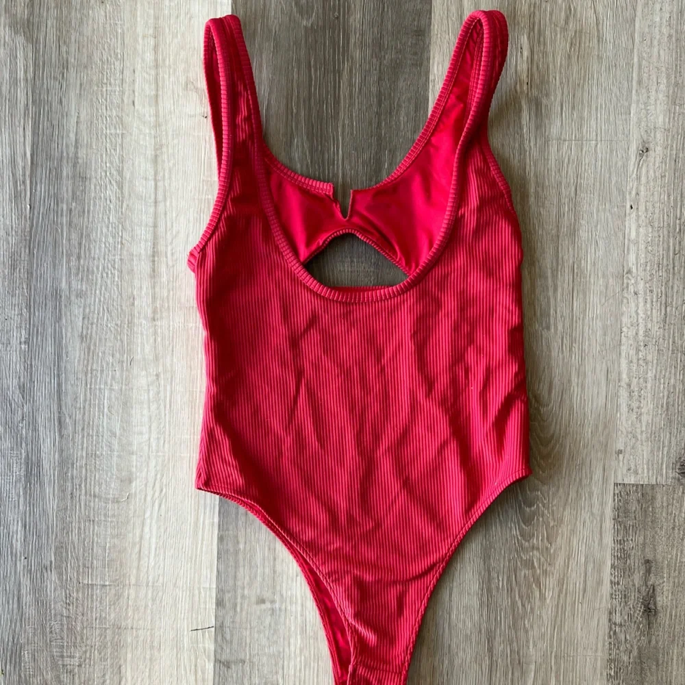 Frankies Bikinis Cody Cut Out One Piece Swimsuit Red size Small